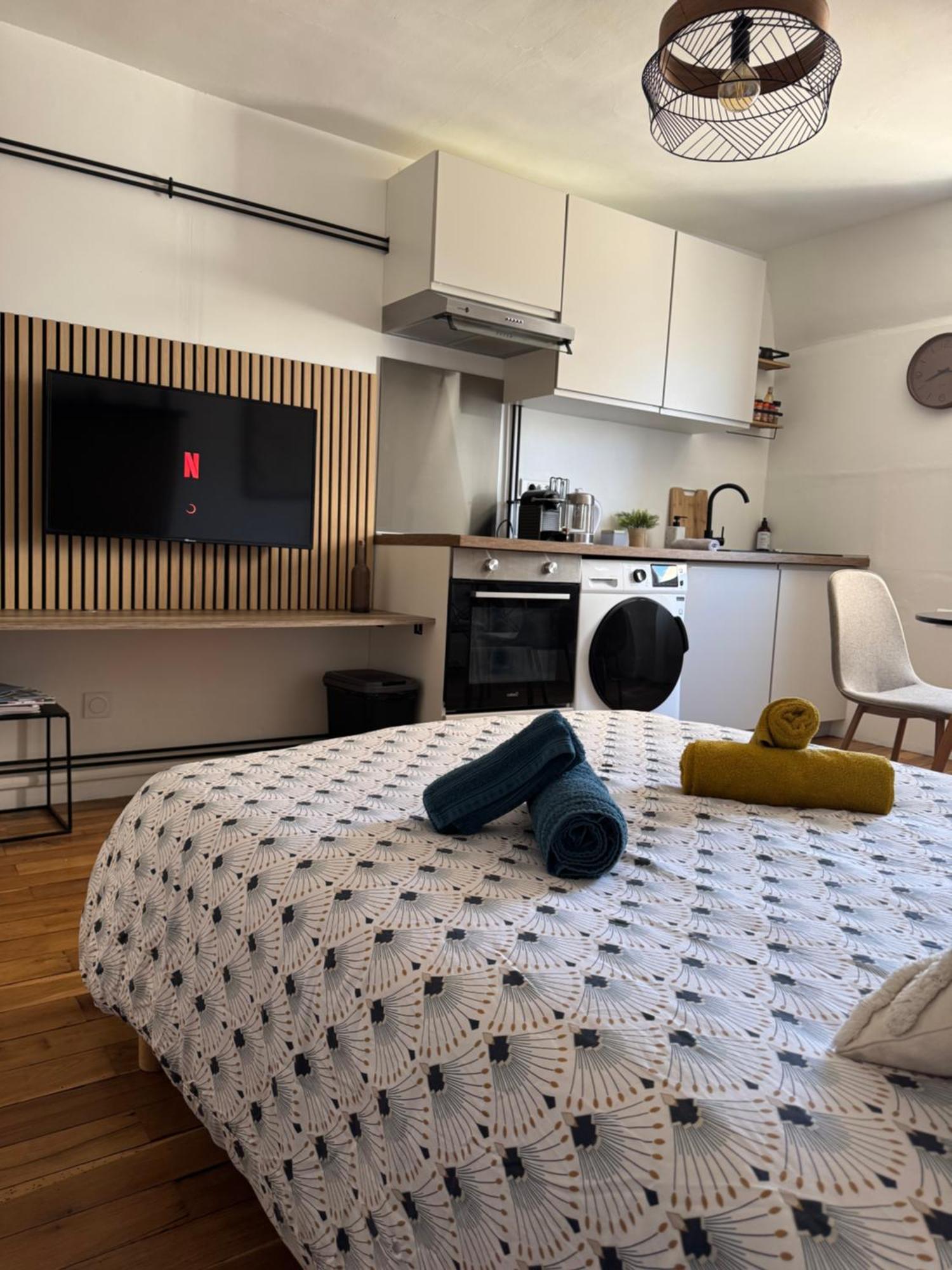 Charmant Appartement Au Coeur De Bourges Exterior foto